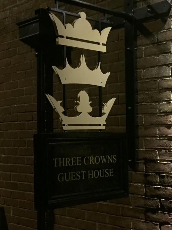 Three Crowns Guest House Солсбери Экстерьер фото